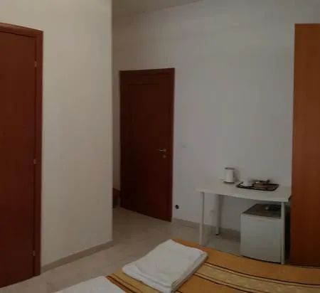 Testa Gioacchino Oda ve Kahvaltı 3*